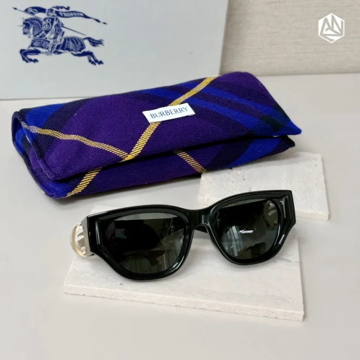 แว่นกันแดด BURBERRY รุ่น BE4467U ทรง Cat Eye ของแท้ รับประกัน 2 ปี - Image 9